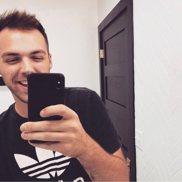 Meet your Posher, Derek - Picture 2 of 4